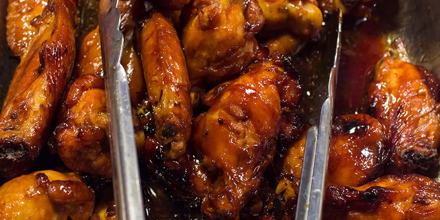 Вкуснейшие куриные крылышки по рецепту моего отца — дело в идеальном соусе